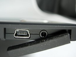 USBminiB端子と2.5mmオーディオジャック